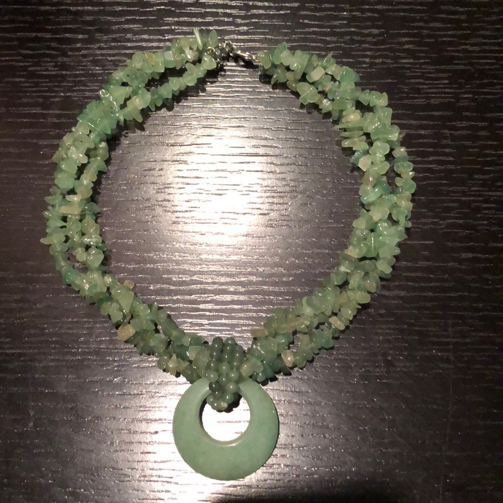 Green quarts necklace. 16 inches. Has an extender